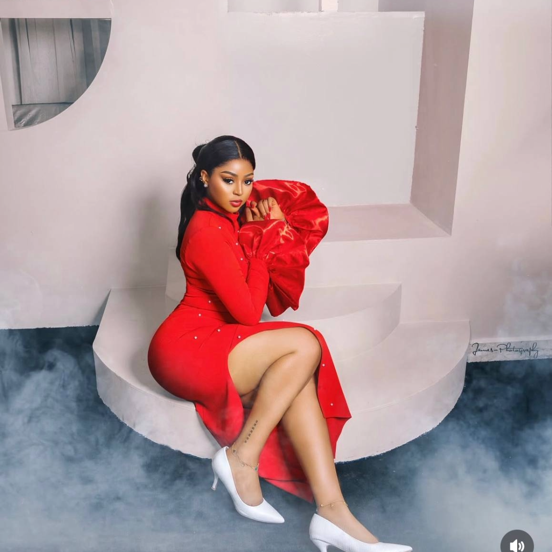 You are currently viewing 15 actrices de Nollywood mariées à des milliardaires : De Regina Daniels à Adesua Etomi, ces stars qui ont épousé la richesse