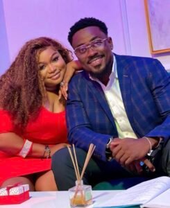 Lire la suite à propos de l’article Nollywood et l’Amour : Comment les Acteurs Résistent-ils à la Tentative des Scènes Romantiques ? — Les Secrets d’une Discipline de Fer