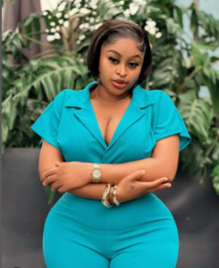 Lire la suite à propos de l’article Sarah Martins au cœur de l’actualité : Entre polémiques, actions caritatives et soutien politique, l’actrice de Nollywood fait de nouveau sensation