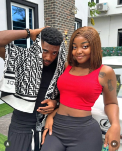Lire la suite à propos de l’article Duos mythiques de Nollywood : Ces collaborations qui ont marqué l’histoire du cinéma nigérian