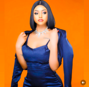 Lire la suite à propos de l’article Qui est la Vraie Reine de la Beauté à Nollywood ? Le Débat qui Divise les Fans et Enflamme la Toile