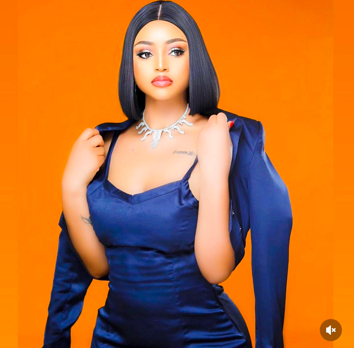 You are currently viewing Qui est la Vraie Reine de la Beauté à Nollywood ? Le Débat qui Divise les Fans et Enflamme la Toile