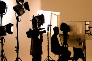 Lire la suite à propos de l’article Les dessous de la production Nollywood : budgets réduits, délais serrés et créativité sans limites
