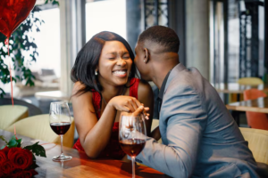 Lire la suite à propos de l’article Scènes d’amour à l’écran : comment les acteurs de Nollywood séparent fiction et réalité